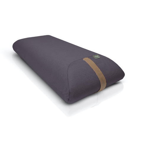 wellb envelope pillow filled with polyurethane foam in a linen and cotton cover in violet colour